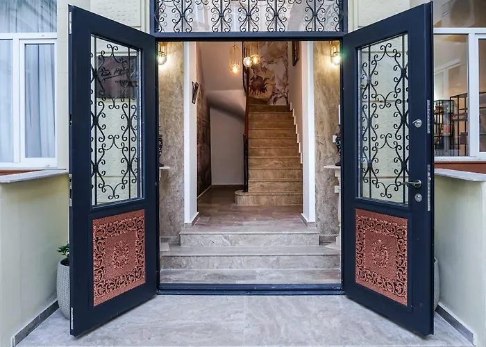 Downtown Tudor Arghezi House *