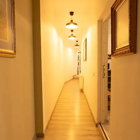 Downtown Tudor Arghezi House * بوخارست