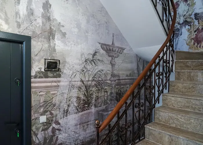 Downtown Tudor Arghezi House *